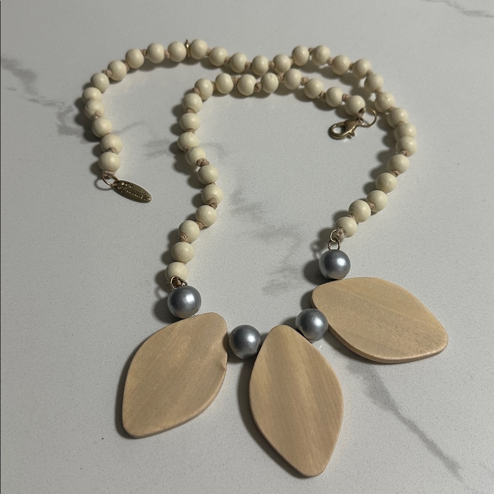 NWOT Plunder Wooden Leaf Necklace